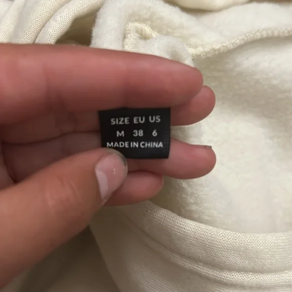 Size, medium - Picture 3 of 3